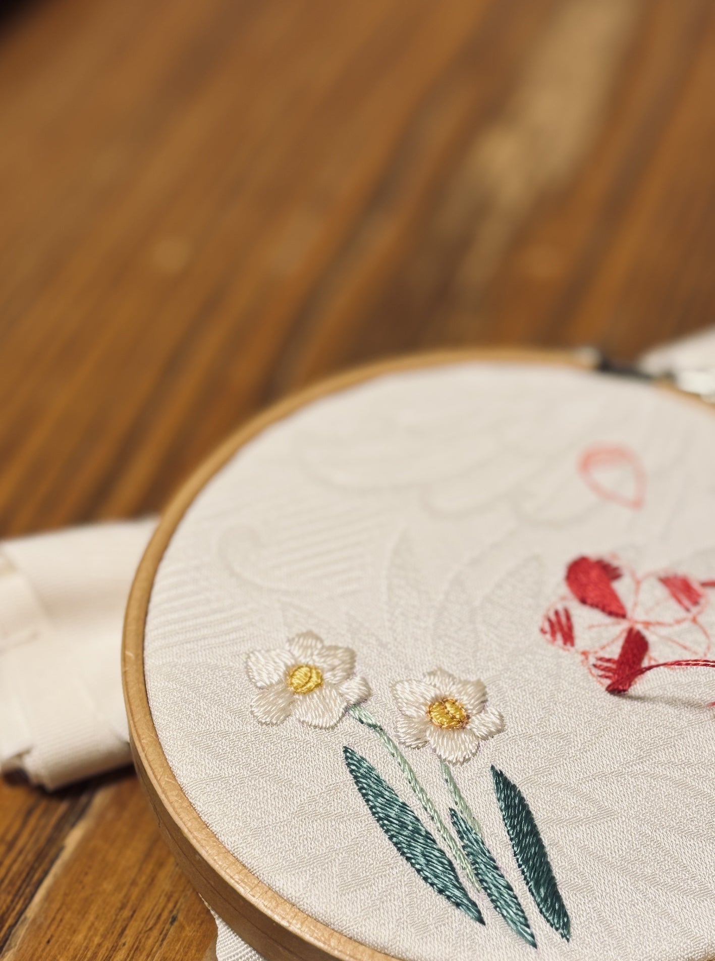 水仙の刺繍 | とりのこいろ 刺繍制作ブログ