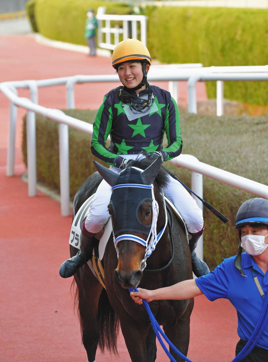 中央競馬】今村聖奈が17戦目で初勝利 阪神8R、5番人気ブラビオで直線
