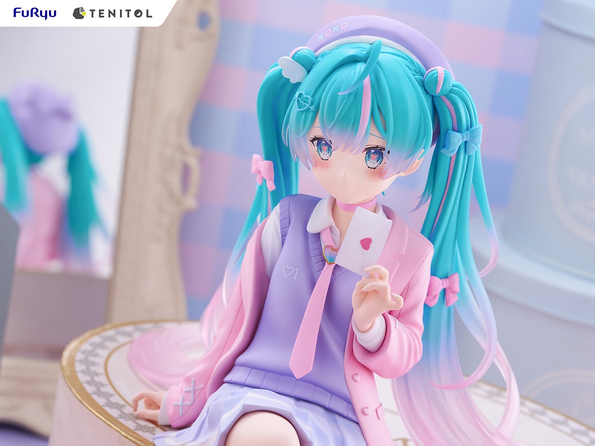 大人気！初音ミク“恋するブレザー”が約32cmの超BIGサイズでフィギュア