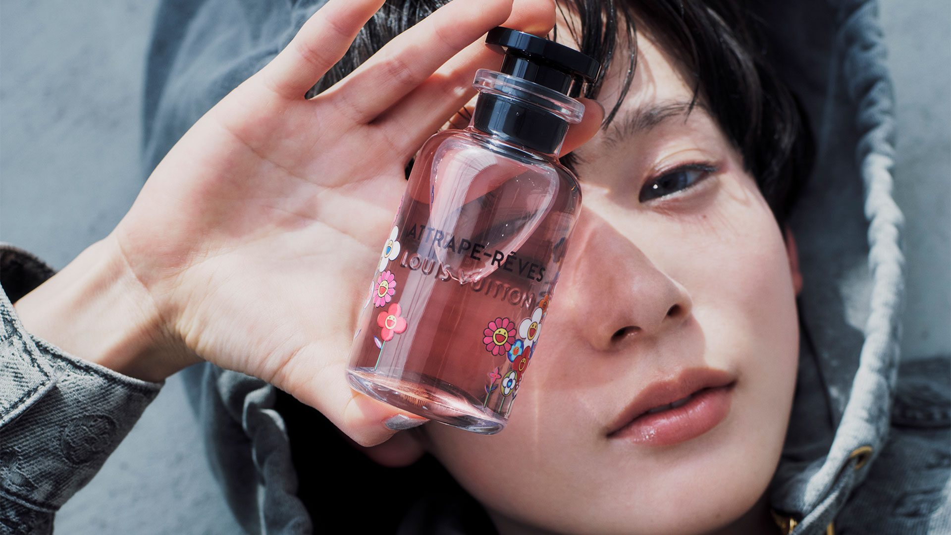 夢に誘う香り。穂志もえかが魅せる｢ルイ・ヴィトン × 村上隆