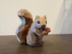 井波彫刻 木彫り置物 リスとキノコ 一点物 手彫り作品 約10cm - メルカリ