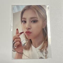 リュジン ITZY GUESSWHO HELLO82 トレカ - メルカリ