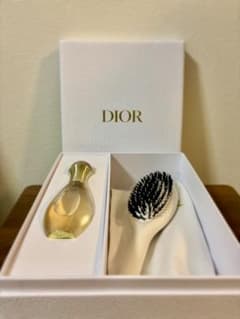 Dior 2026会員限定ギフト ヘアブラシ＆ヘアミスト - メルカリ