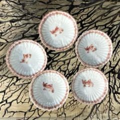 骨董 古伊万里 白磁 希少 菊割 赤絵 花綴り 魚紋 蝶々 陽刻 豆皿 5客