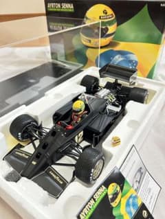 AYRTON SENNA F1カー 1/18スケール、ディスプレイケースつき - メルカリ