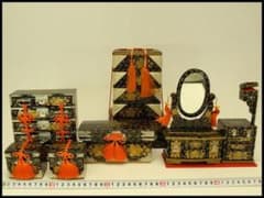 ミニチュア 雛道具 木製 蒔絵家具 重箱 針 鏡 揃い セット(ZE359