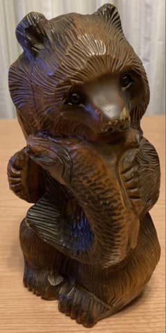 古品】クマと魚の木製彫刻 工芸品 - メルカリ