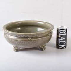 中国 龍泉窯 青磁 花文 三つ足大香炉 M R8769 - メルカリ