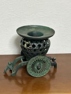 薄端 御所車 花台 花器 花生 花びん 花入 菊模様 置物飾 金属工芸品