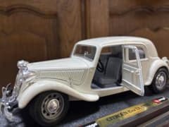 ブラーゴ社シトロエン15cv TAダイキャストメタルモデル 1/24
