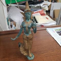 青銅色と金色のアジアの立像 - メルカリ