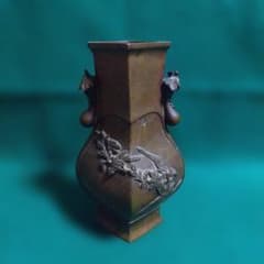 青銅製の花瓶 鳥と波の彫刻 菱形 - メルカリ