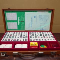 キングバード 麻雀牌 背面黒色 橿原麻雀 赤牌 ペアレントマーク付き