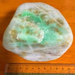 糸魚川 ヒスイ 翡翠 海石 海焼け 透過 ろうかん 約1kg - メルカリ