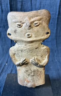 女性の土偶 発掘品 板状土偶 埴輪 縄文時代 - メルカリ