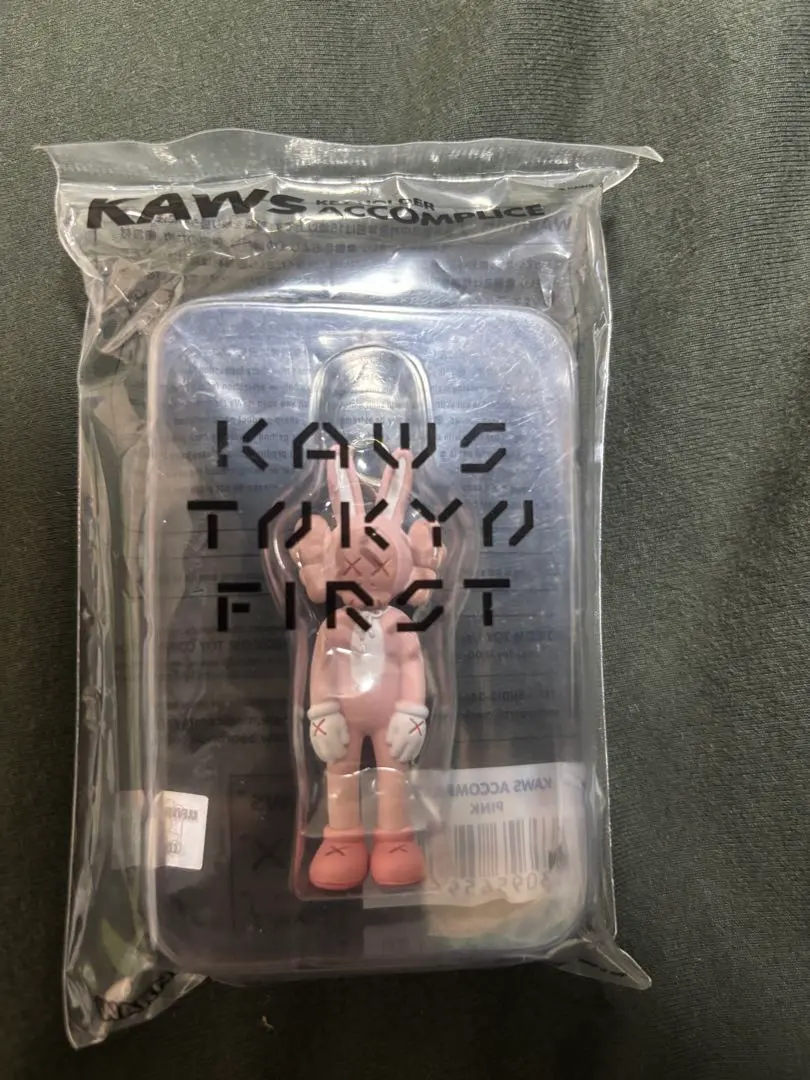 2026年最新】kaws tokyo first キーホルダーの人気アイテム - メルカリ