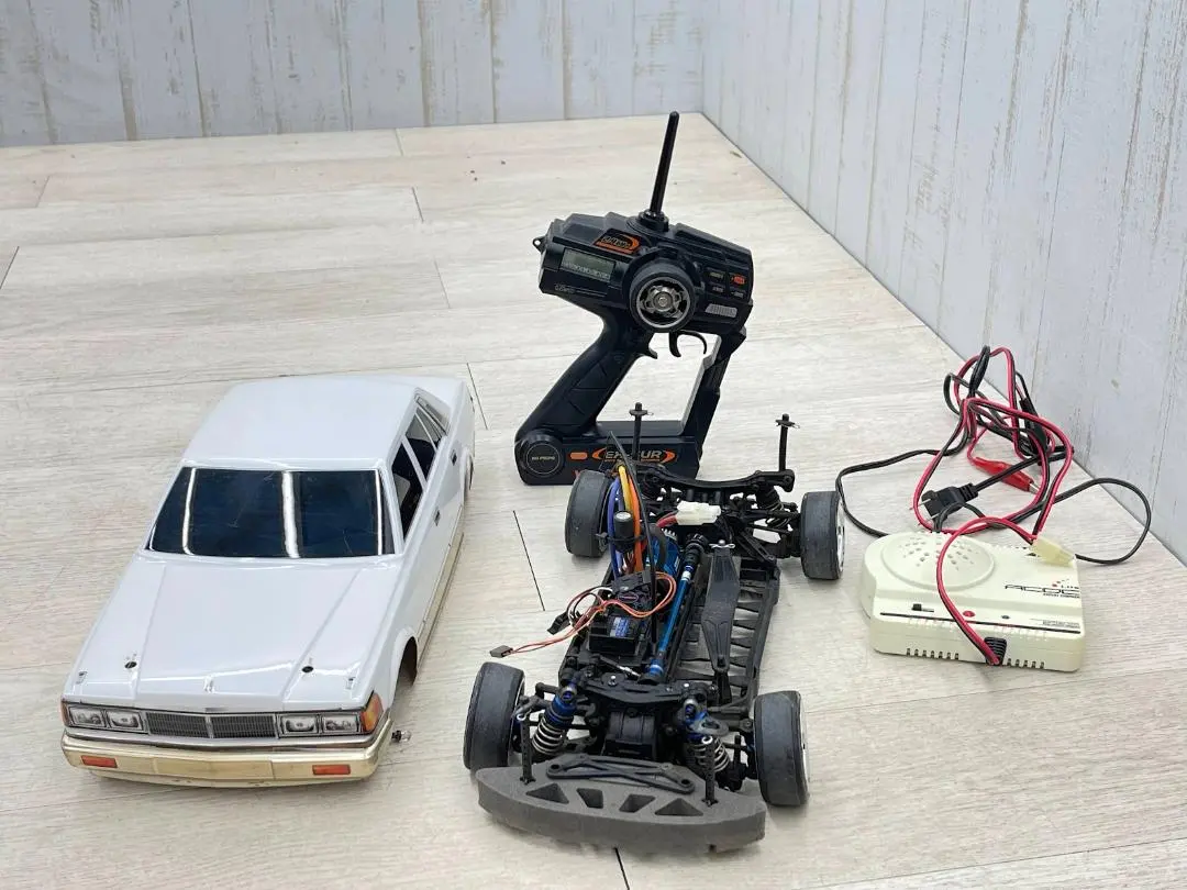 YOKOMO ドリフトパッケージ4WD シャーシKO プロポセドリック充電器