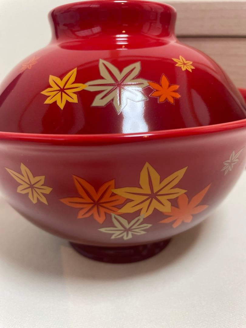 美品》ルクルーゼ モミジ お椀 丼ぶり 蓋付き 赤 - メルカリ