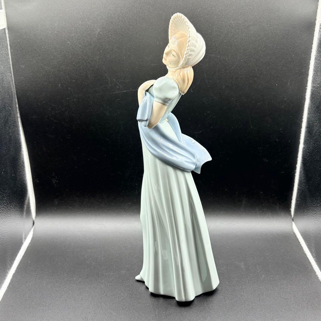 リヤドロ NAO 帽子をかぶった貴婦人 フィギュリン LLADRO 人形 置物
