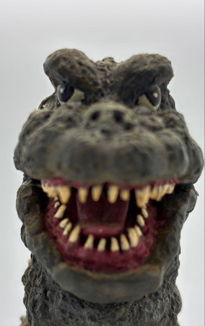 GODZILLA ゴジラ 海洋堂 1968 ソフビキット 復刻前旧版 塗装済 - メルカリ