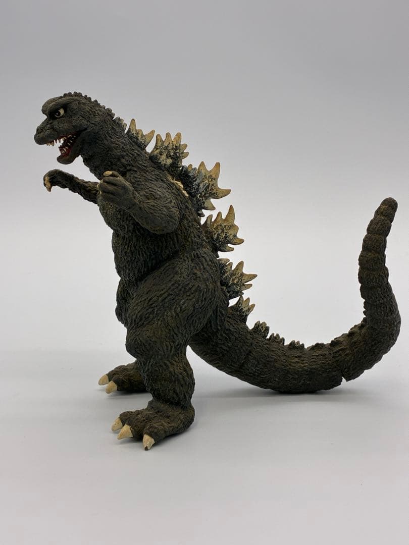 GODZILLA ゴジラ 海洋堂 1968 ソフビキット 復刻前旧版 塗装済 - メルカリ