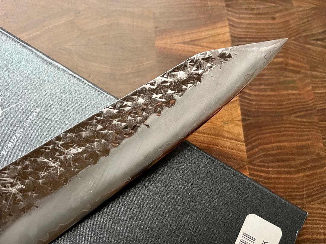 黒崎 優 閃光 鋭 ハイス SG2 鎚目 牛刀 包丁 180mm 黒アクリル柄