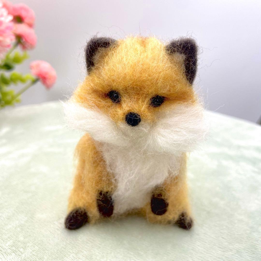 羊毛フェルトのキツネ ハンドメイド 人形 インテリア オブジェ - メルカリ