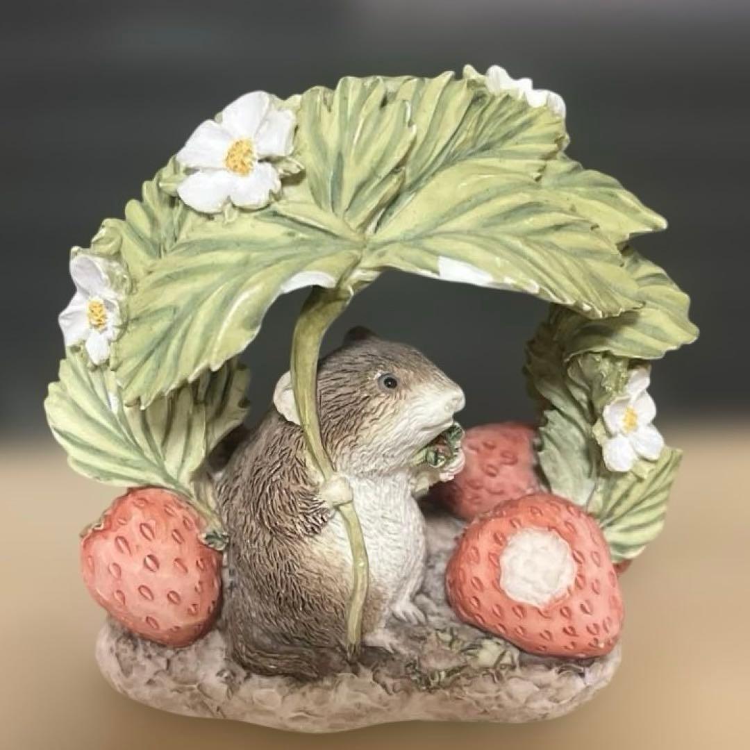 チミーウィリー いちご ピーターラビット 置物 フィギュリン - メルカリ