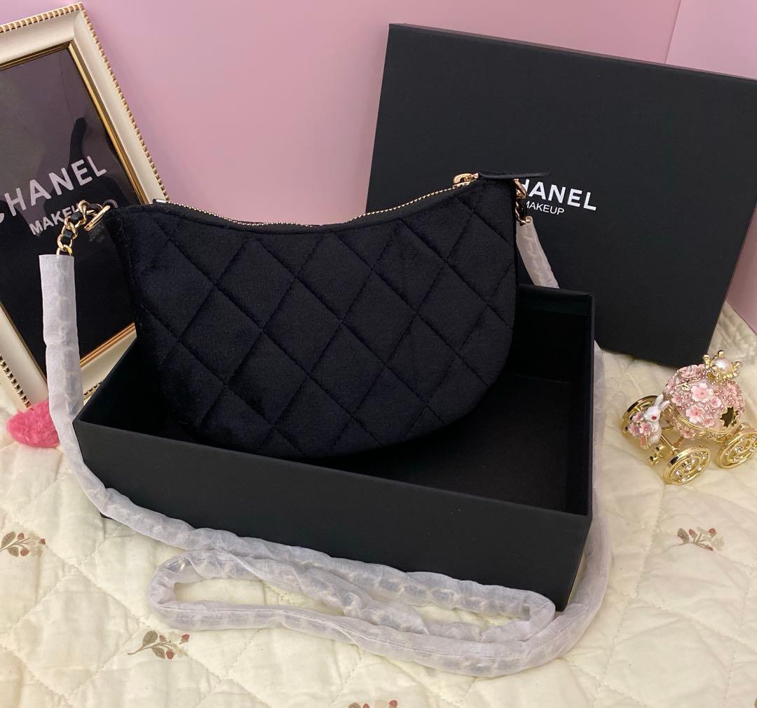 CHANEL VIP会員ギフト スエード ショルダーバッグ - メルカリ