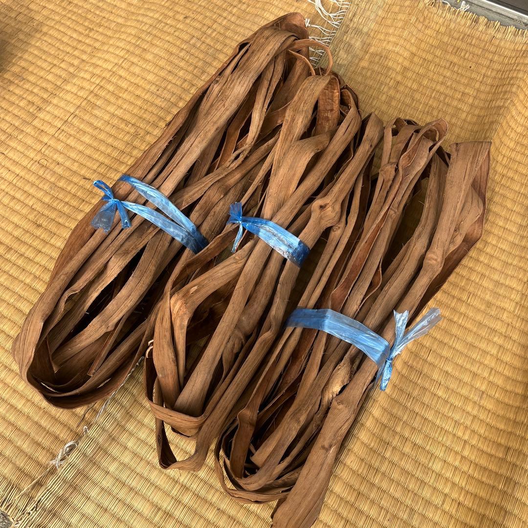❷山葡萄　蔓　極上　1キロ 国産やまぶどう蔓 1kg※皮剥がれや細い材料が多めに入っています。東北