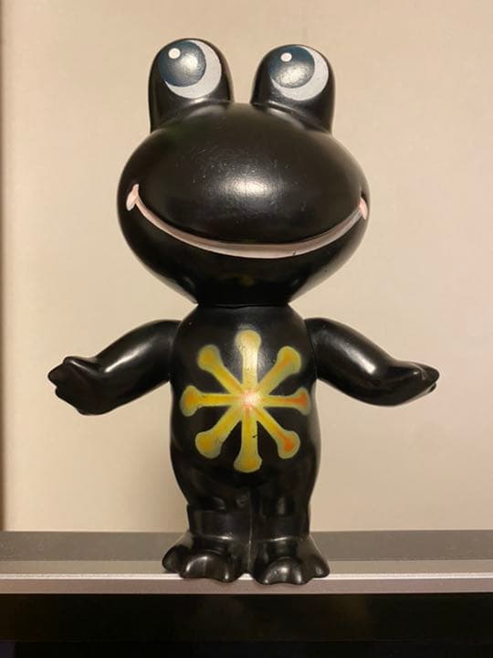 黒ケロちゃん　レトロ　オマケ付き コルゲンコーワ ケロちゃん 黒 ソフビ 人形 参考買取価格 ｜買取専門店