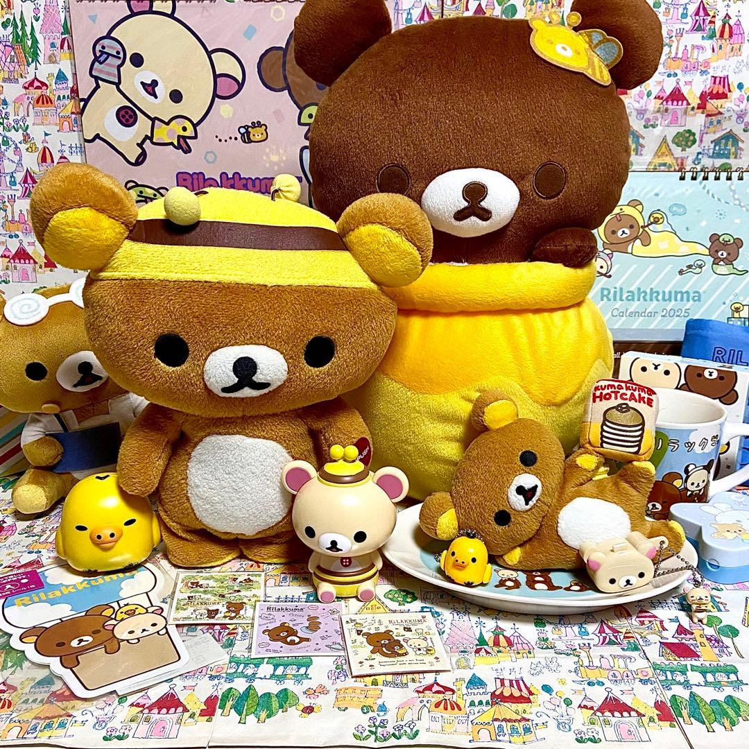 リラックマ まとめ売り2025年度カレンダー みつばち ぬいぐるみ カプトイ他 リラックマがいる暮らし」の2025年壁かけカレンダーが発売♪ | San-xネット