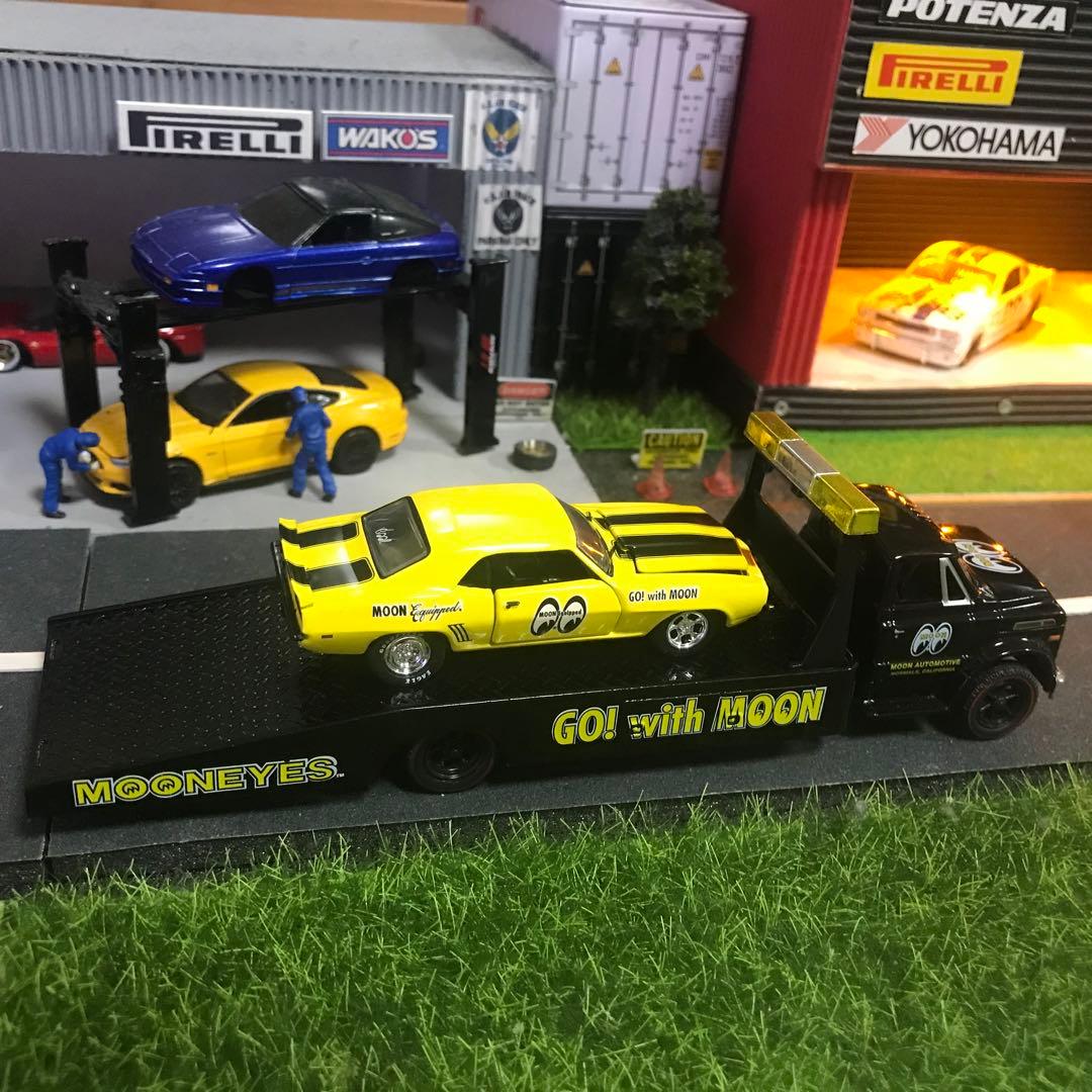 M2 シボレー C60 ムーンアイズトレーラーブラックとカマロRSイエロー