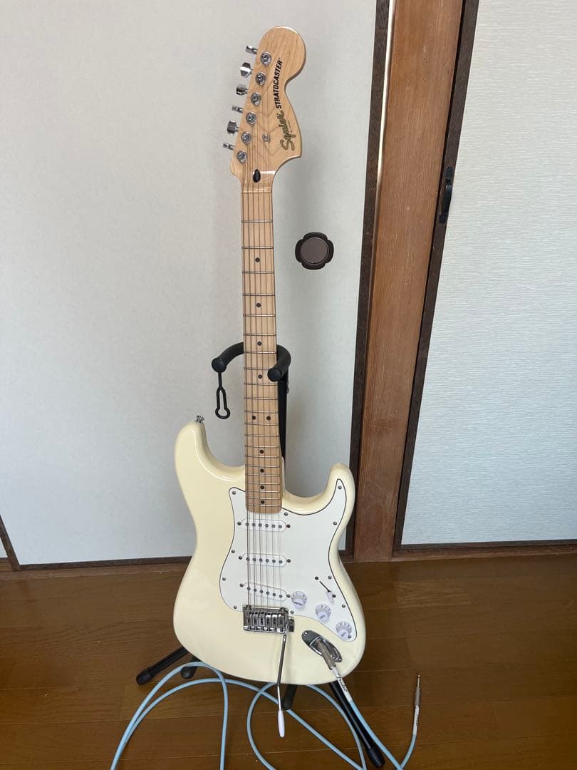 squier STRATOCASTER エレキギター＋スタンド＋ケーブルセット Amazon.com: Fender Squier Debut Series Stratocaster Electric
