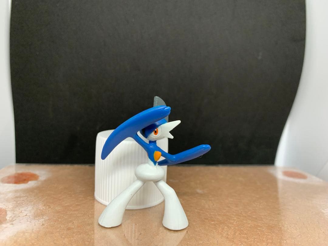 ポケモン モンコレ エルレイド 色違い リペイント - メルカリ