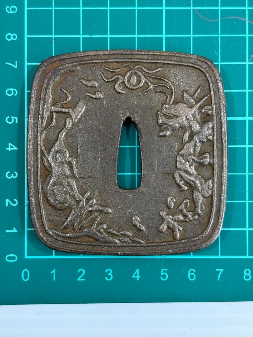 鍔(つば) 鉄製 日本刀 無銘 龍 虎 四角 アンティーク