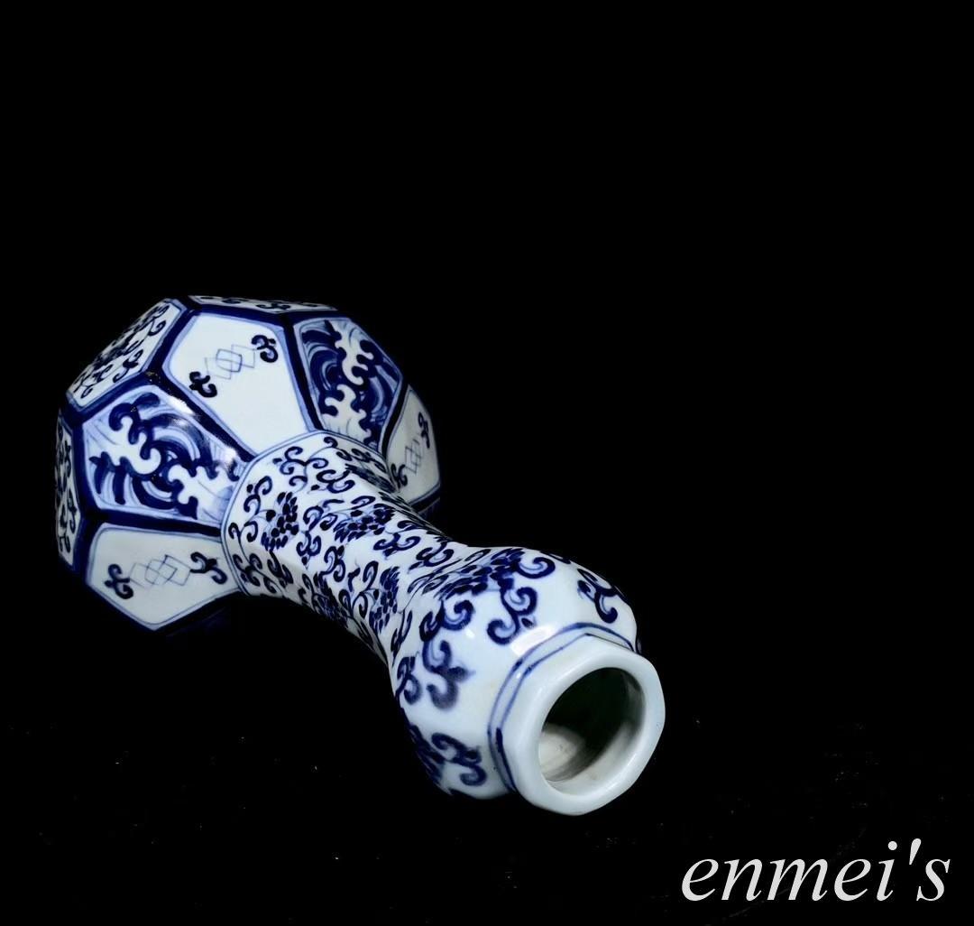 中国古美術・明宣德款青花缠枝花卉八方蒜头瓶・青花磁・純手描き・陶芸
