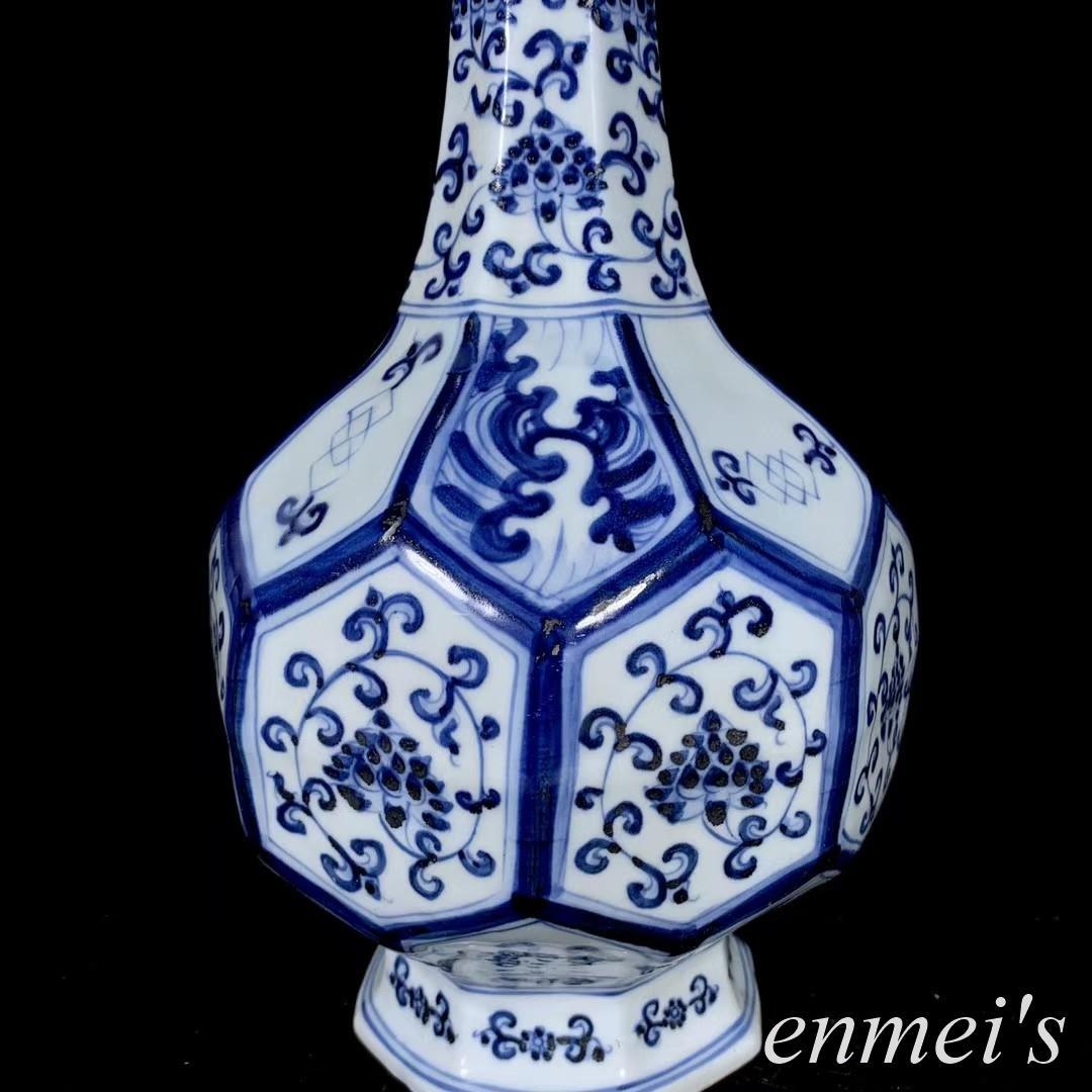 中国古美術・明宣德款青花缠枝花卉八方蒜头瓶・青花磁・純手描き・陶芸