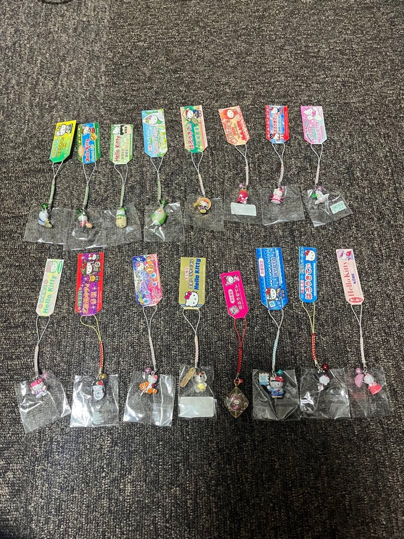 ご当地限定キティ キーホルダー 🍁広島限定🍁 もみじと着物姿のハローキティがぶちかわいい立体ラバー
