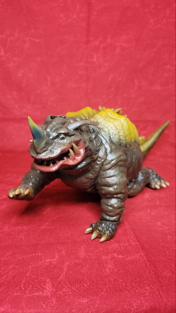 ビリケン商会ソフビキット完成品 透明怪獣ネロンガガレージキット完成