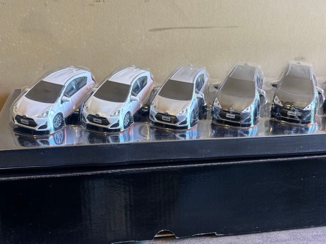 M*様 【非売品】 トヨタ アクア 1/43 ミニカー カラーサンプル 11台セ
