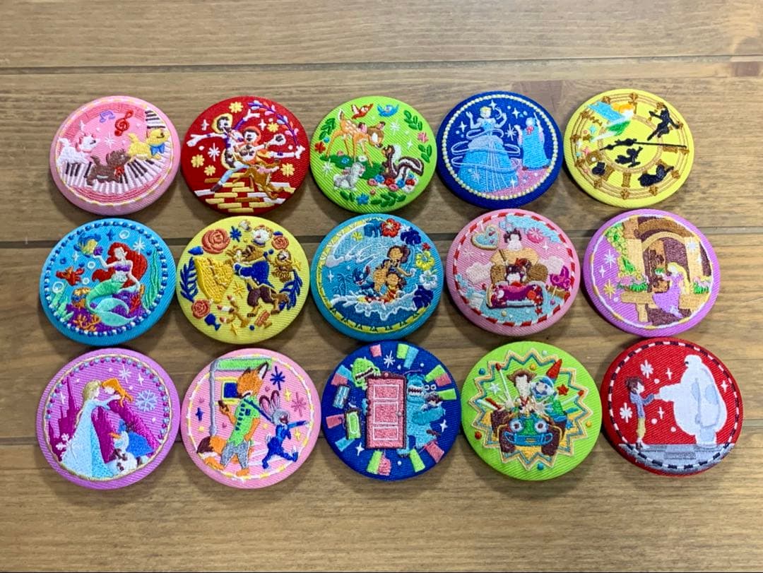 ディズニー刺繍缶バッチ2 フルコンプ Disney Characters 刺繍缶バッジビスケット2（再販）｜発売日：2026年7