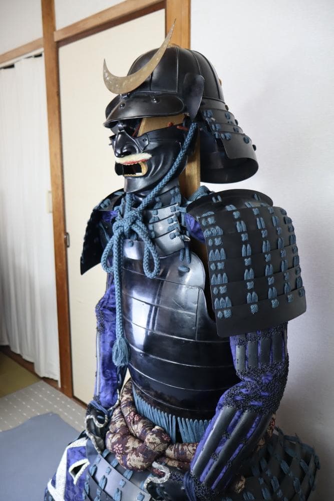 キ*ー様 大人が着用可能な甲冑一式／青糸威・黒塗