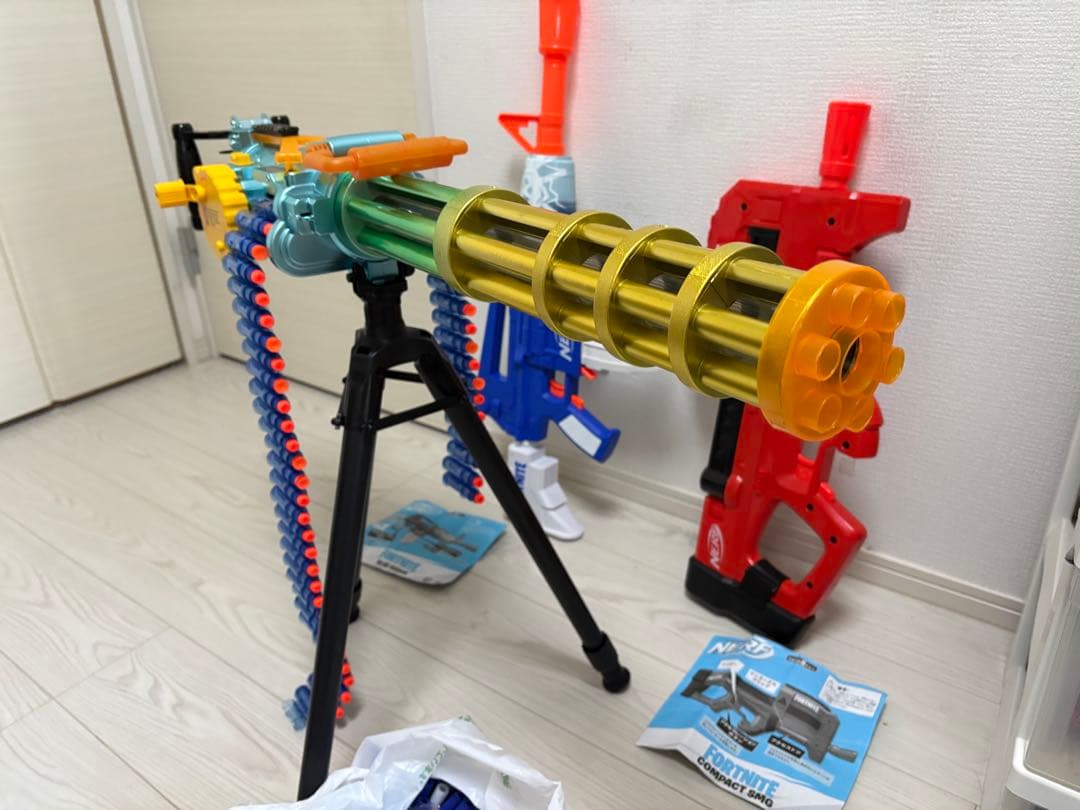 ナーフ　フォートナイトのフォームダーツガン Amazon.co.jp: ナーフ フォートナイト コンパクト SMG 電動ダーツ