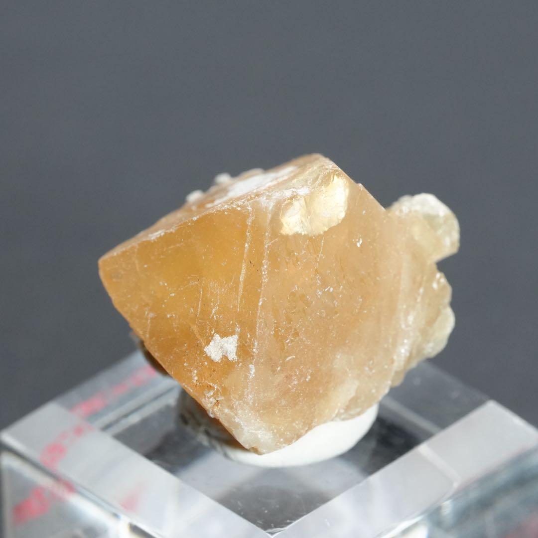 タングステンの鉱物】灰重石 23×24×22mm - メルカリ
