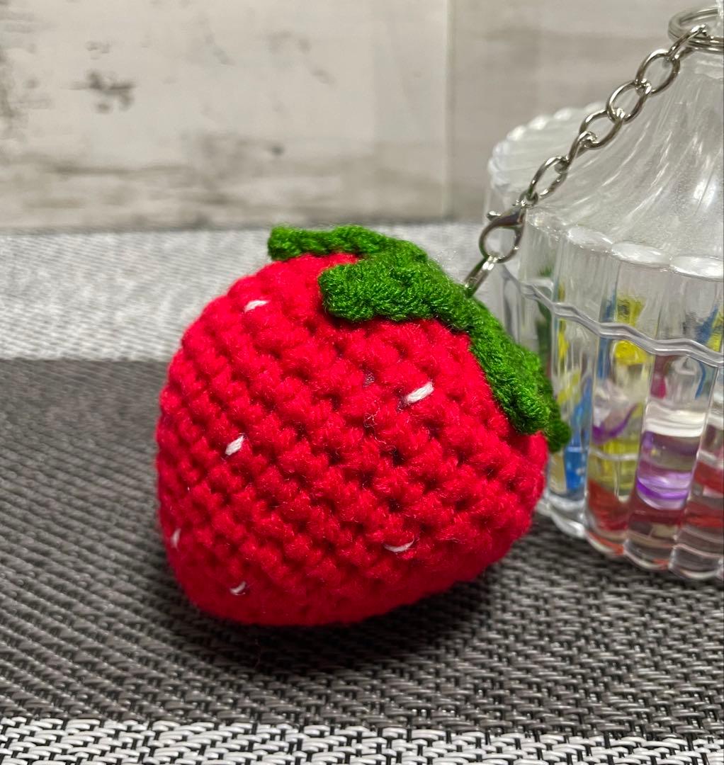 ハンドメイド あみぐるみ いちご キーホルダー かぎ針編み - メルカリ