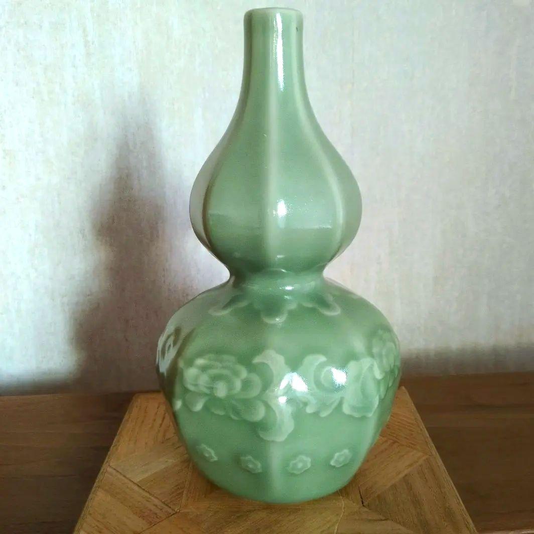 未使用 美品 希少 三田青磁 瓢箪 花瓶 陽刻 牡丹文