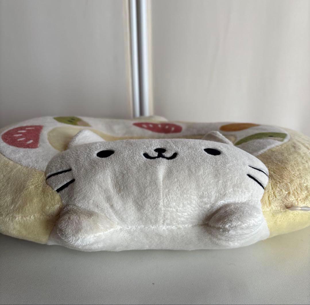 にゃんにゃんにゃんこ ドーナツ型クッション レア - メルカリ