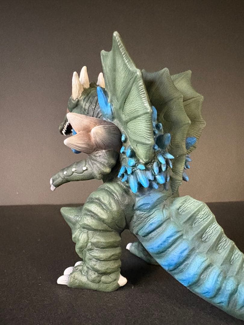 ウルトラ怪獣ソフビ ガイリュウガ リペイント完成品 - メルカリ