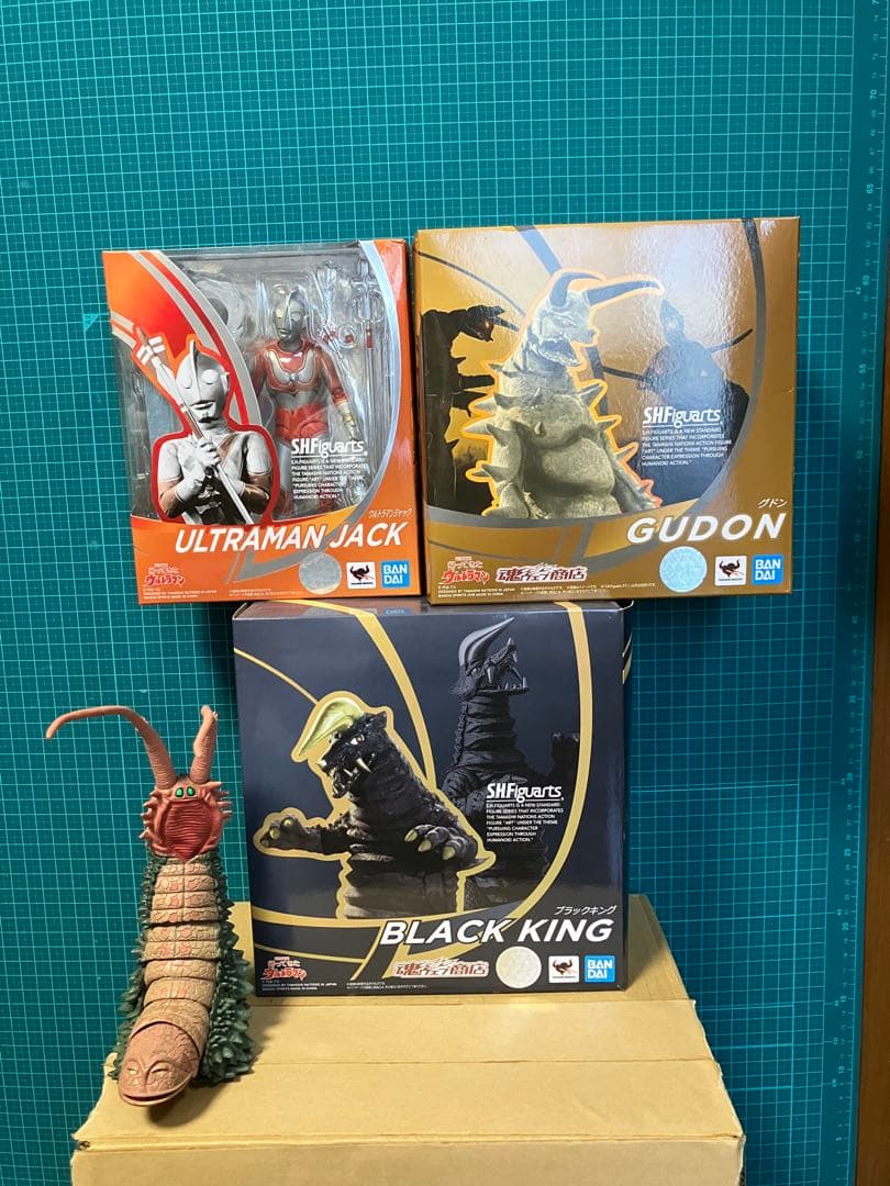 SHF ウルトラマンジャック、グドン、ブラックキング、ツインテール(箱無)セット S.H.Figuarts ウルトラマンジャック&グドン&ツインテール - メルカリ